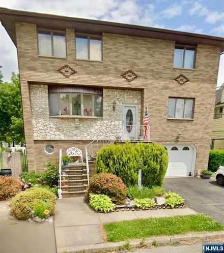 28 Daniel St, Moonachie, NJ 07074