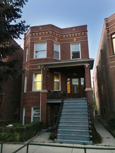 2122 W Iowa St, Chicago, IL 60622