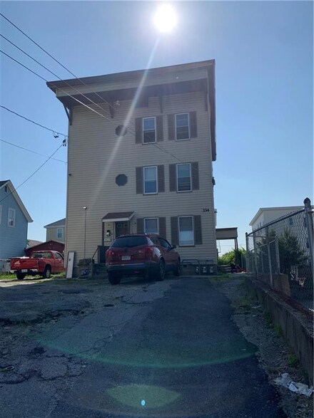 334 Wood Ave, Woonsocket, RI 02895