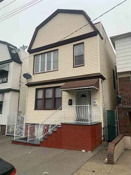 160 Mcadoo Ave, Jersey City, NJ 07305