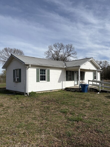 1511 Rogers Cir, Manchester, TN 37355