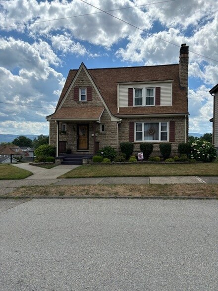 88 Oakland Ave, Uniontown, PA 15401
