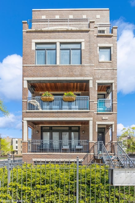744 W Belmont Ave Unit 1R, Chicago, IL 60657