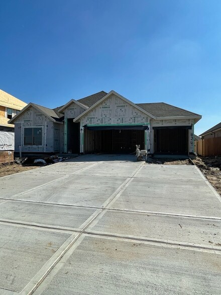 824 Westwood Dr, League City, TX 77573