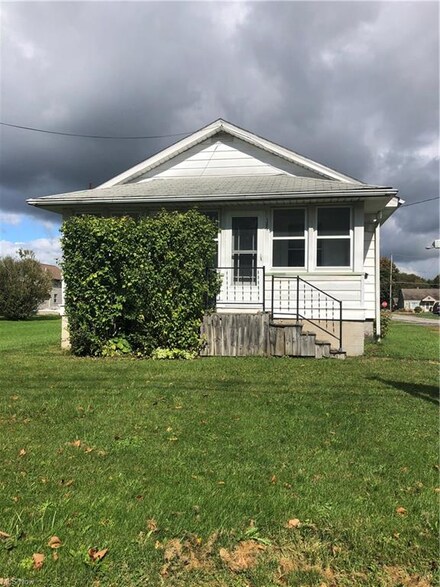 385 Como St, Struthers, OH 44471
