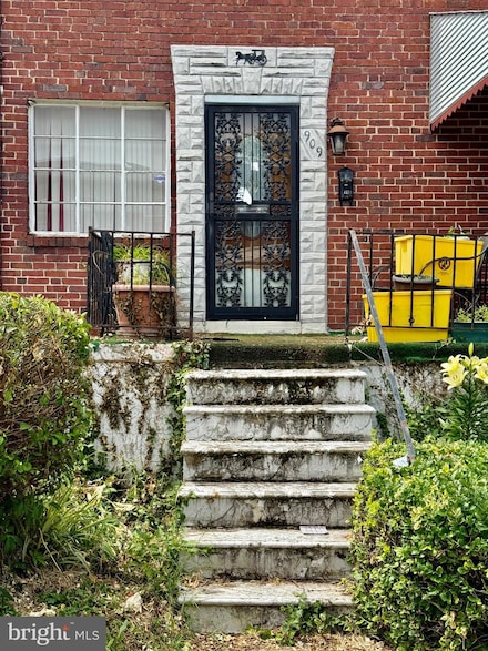 909 Bonaparte Ave, Baltimore, MD 21218