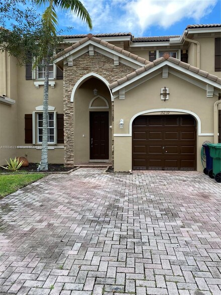 15239 SW 9th Way, Miami, FL 33194