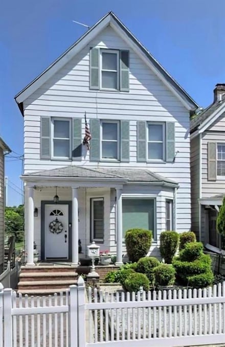 236 Fingerboard Rd, Staten Island, NY 10305