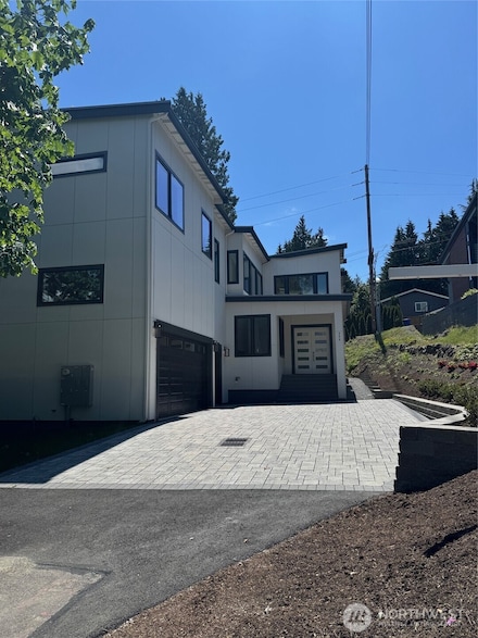 955 103rd Ave SE, Bellevue, WA 98004