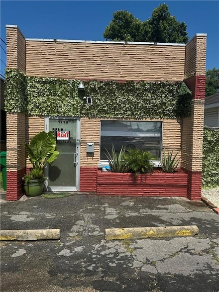 1716 Hancock St, Gretna, LA 70053