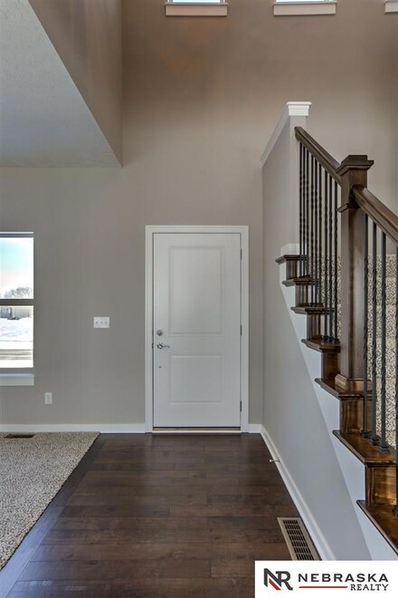 12102 S 111th St, Papillion, NE 68046