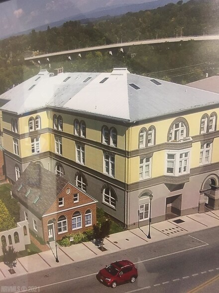 303 W Main Unit 304 St, Radford, VA 24141