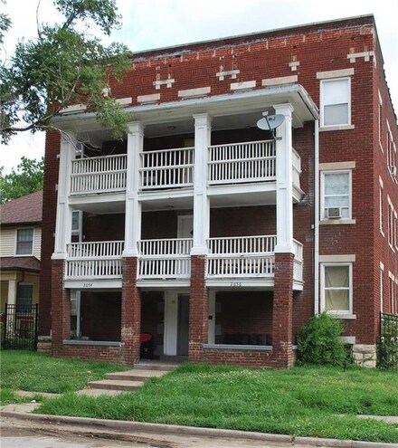 2654 E 8th St, Kansas City, MO 64124
