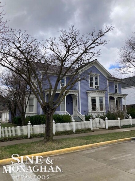 211 Townsend St, Birmingham, MI 48009