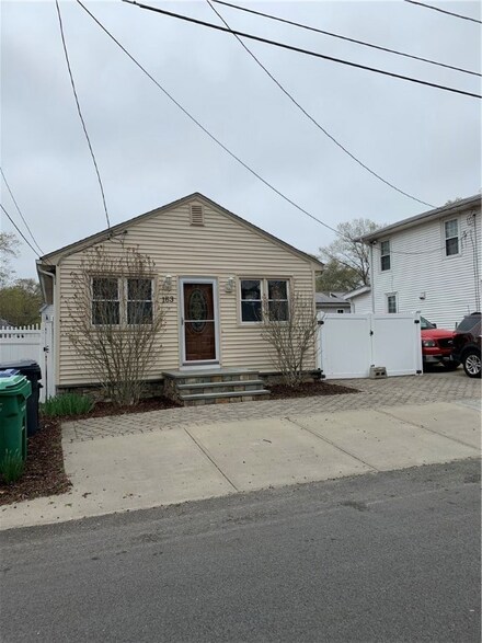 163 Northup St, Warwick, RI 02889