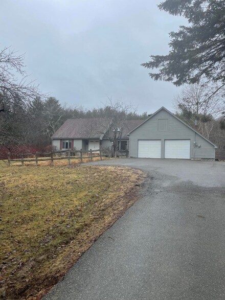 129 Bennoch Rd, Orono, ME 04473