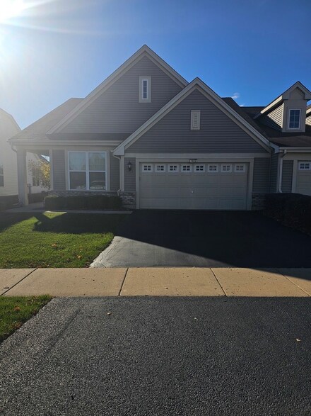 1622 Francis Dr, Pingree Grove, IL 60140