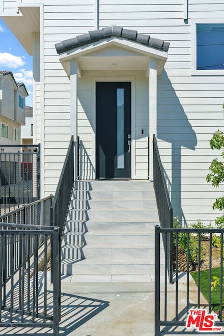 14651 W Sara Ln, Panorama City, CA 91402