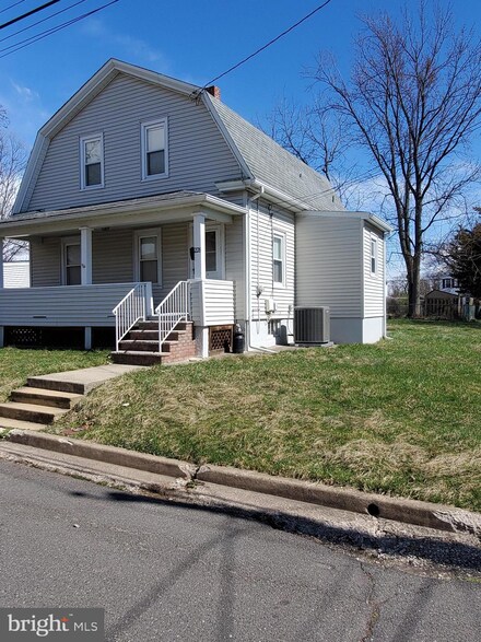 228 Angle Ave, Manville, NJ 08835