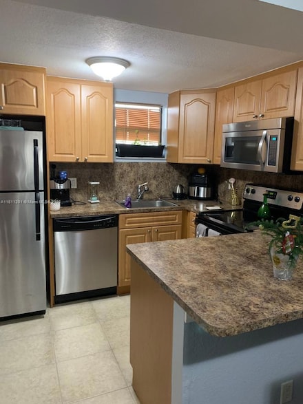 8290 Lake Dr Unit 502, Doral, FL 33166