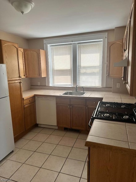 20 Charles St, Lodi, NJ 07644