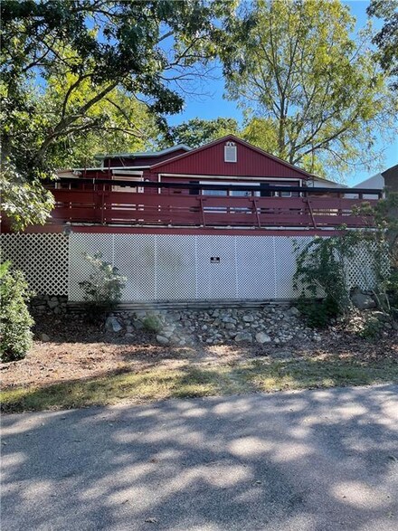 40 Sonquipaug Rd, Charlestown, RI 02813