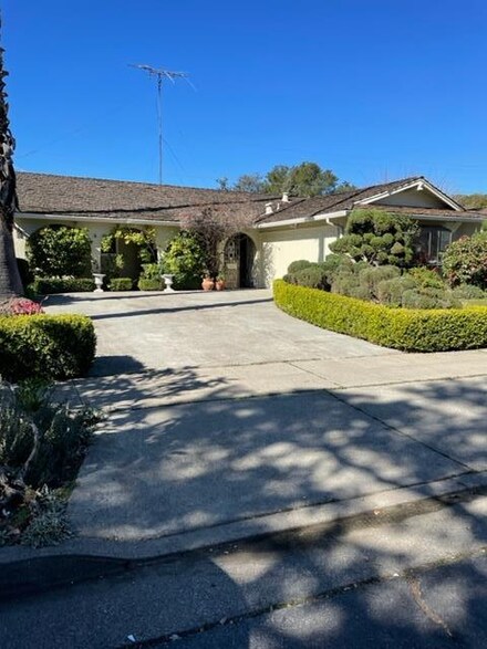 1431 Petal Way, San Jose, CA 95129