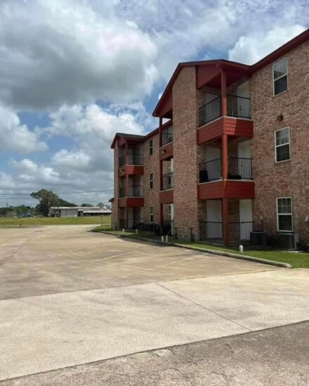 810 S Major Dr, Beaumont, TX 77707
