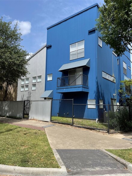 1620 Drew St, Houston, TX 77004