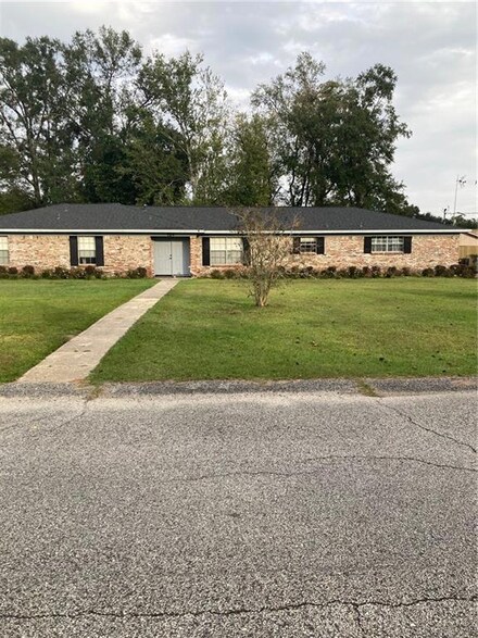 724 Mae St, Saraland, AL 36571