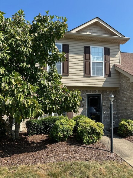 1182 Long Hollow Pike Unit E2, Gallatin, TN 37066