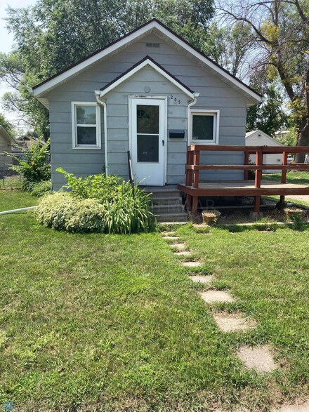 205 2nd Ave W, West Fargo, ND 58078