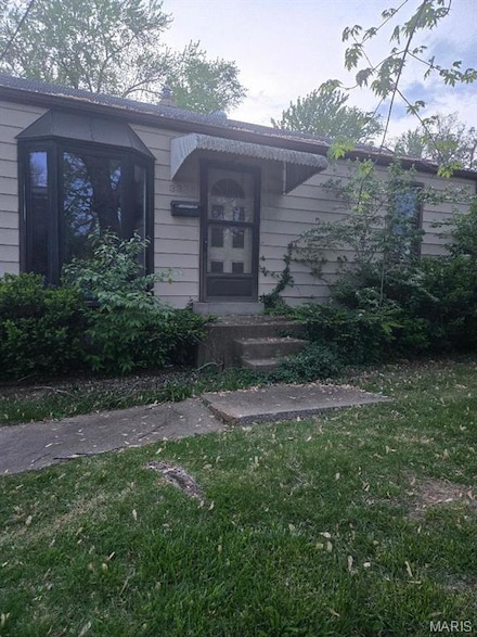3335 Suncrest Ave, Saint Louis, MO 63114