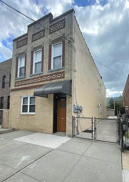 6820 78th St, Middle Village, NY 11379