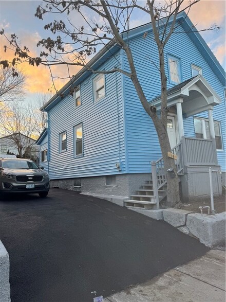 168 Veazie St, Providence, RI 02908