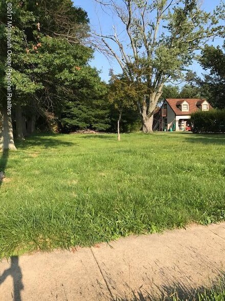 565 N Main St, Hightstown, NJ 08520