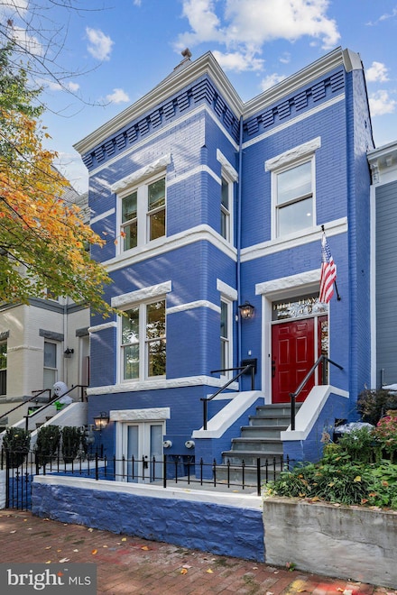 240 10th St NE Unit A, Washington, DC 20002