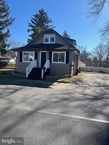 112 11th Ave, Glendora, NJ 08029