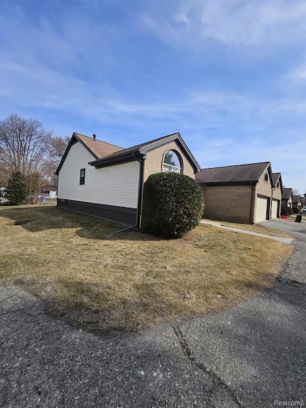 2013 Roman Ct, Warren, MI 48092