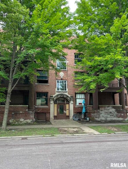 612 Wayne St, Peoria, IL 61603