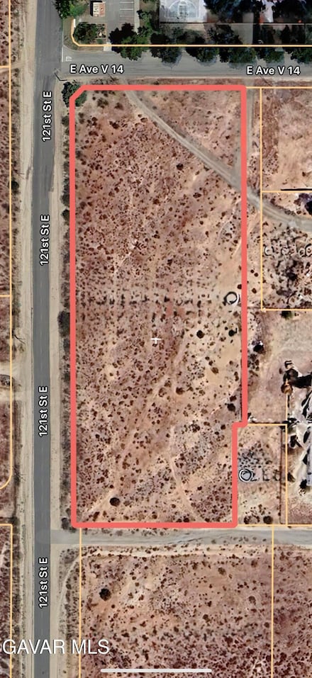 Cor 121 E V14 St, Pearblossom, CA 93553