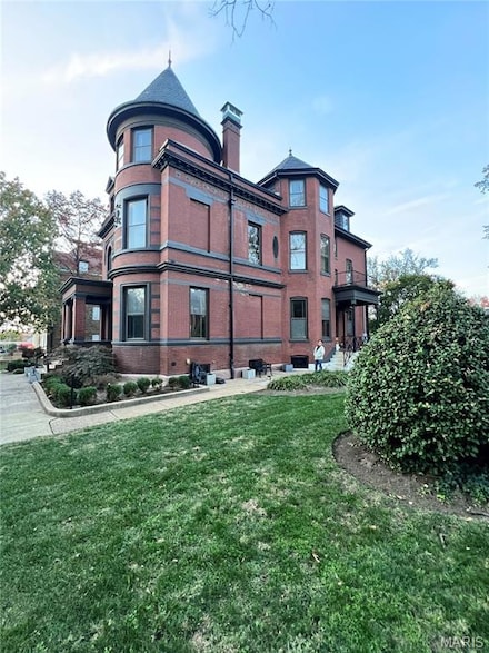 2323 Lafayette Ave, Saint Louis, MO 63104