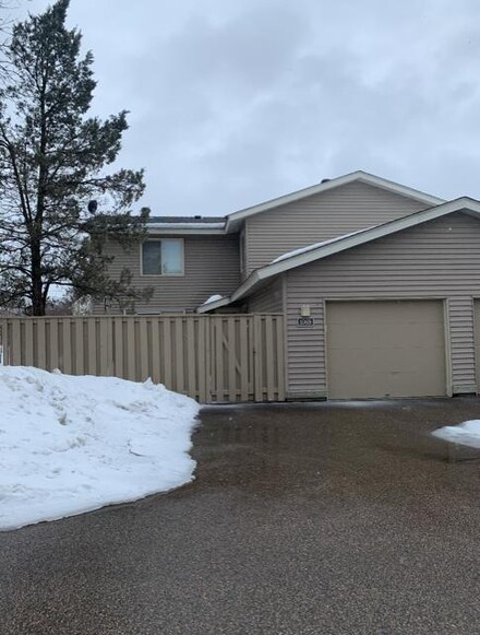 1068 Carmel Ct, Saint Paul, MN 55126