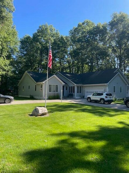2480 Iowa St, Chesterton, IN 46304