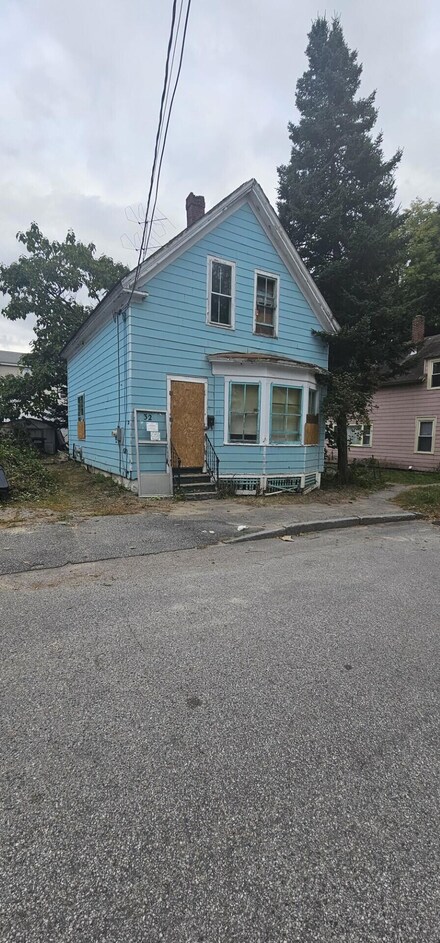 32 Prescott St, Lewiston, ME 04240