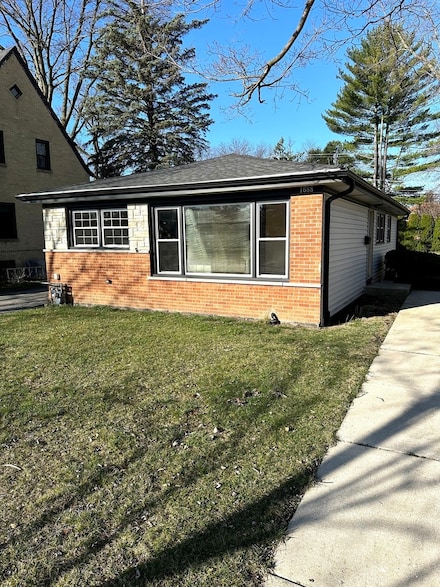 1688 Locust St, Des Plaines, IL 60018