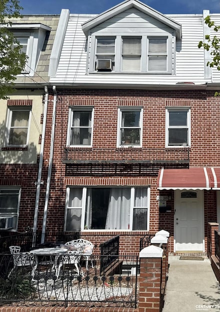 21-38 29th St, Astoria, NY 11105