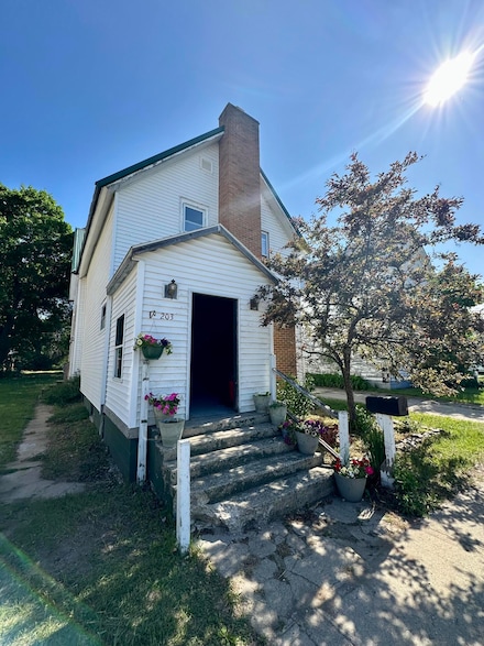 203 W Harrie St, Newberry, MI 49868