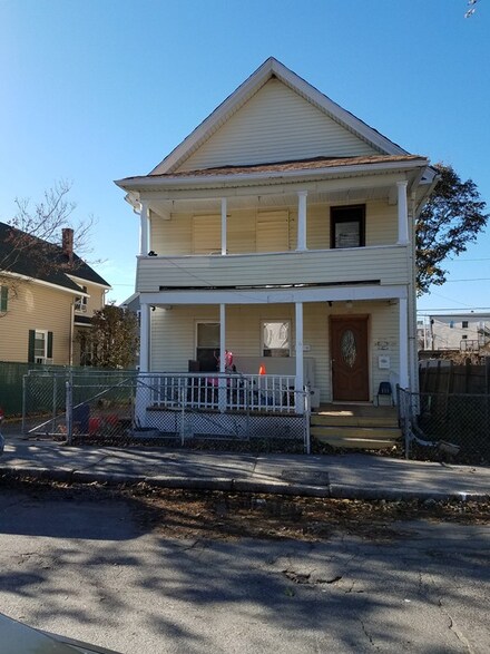 6 Winslow St, Worcester, MA 01609