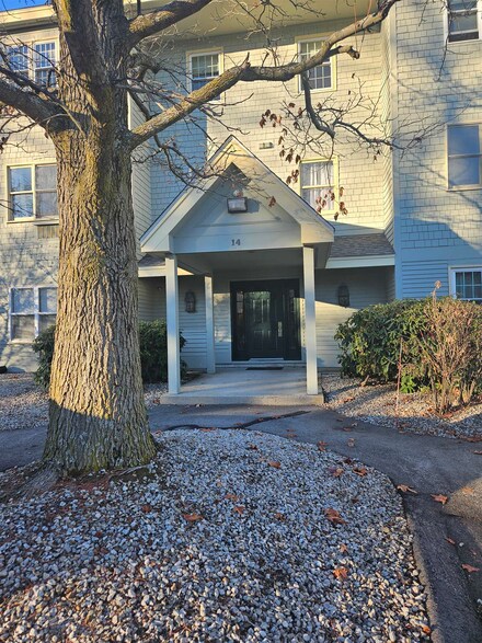 14 Turnbuckle Ln Unit 37, MerriMacK, NH 03054